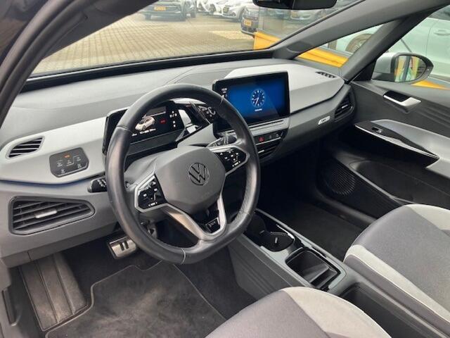 Volkswagen ID.3 First Plus 58 kWh - stoelverwarming - navi - camera - IQ light