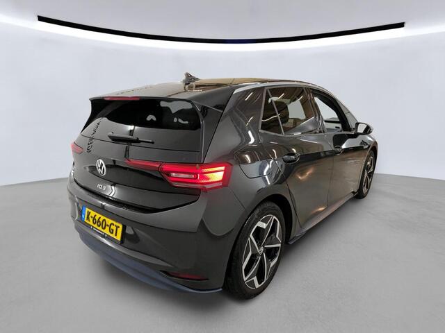 Volkswagen ID.3 First Plus 58 kWh 204pk / LED / Navigatie / Camera / Donker Glas / 19" LMV