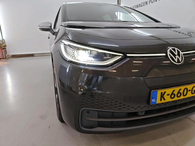 Volkswagen ID.3 First Plus 58 kWh 204pk / LED / Navigatie / Camera / Donker Glas / 19" LMV