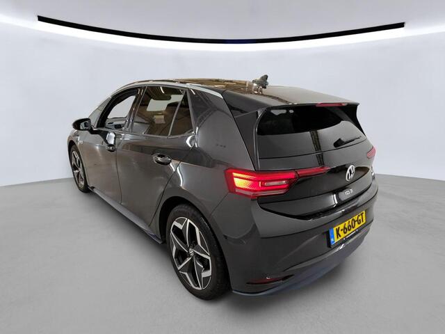 Volkswagen ID.3 First Plus 58 kWh 204pk / LED / Navigatie / Camera / Donker Glas / 19" LMV