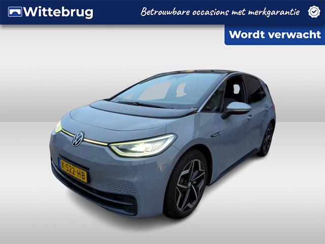 Volkswagen ID.3 First Plus 58 kWh / LED / Navigatie / Camera / Parkeersensoren V+A / Lichtmetaal 19 inch / Stoelverwarming /