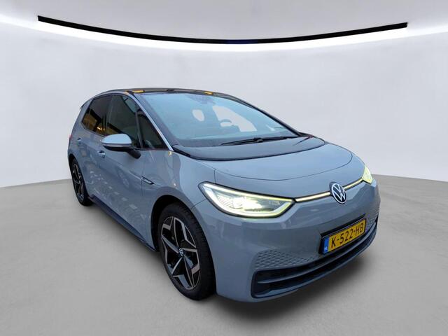 Volkswagen ID.3 First Plus 58 kWh / LED / Navigatie / Camera / Parkeersensoren V+A / Lichtmetaal 19 inch / Stoelverwarming /