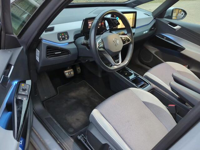 Volkswagen ID.3 First Plus 58 kWh / LED / Navigatie / Camera / Parkeersensoren V+A / Lichtmetaal 19 inch / Stoelverwarming /