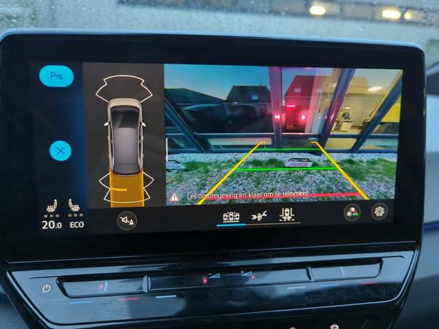 Volkswagen ID.3 First Plus 58 kWh / LED / Navigatie / Camera / Parkeersensoren V+A / Lichtmetaal 19 inch / Stoelverwarming /