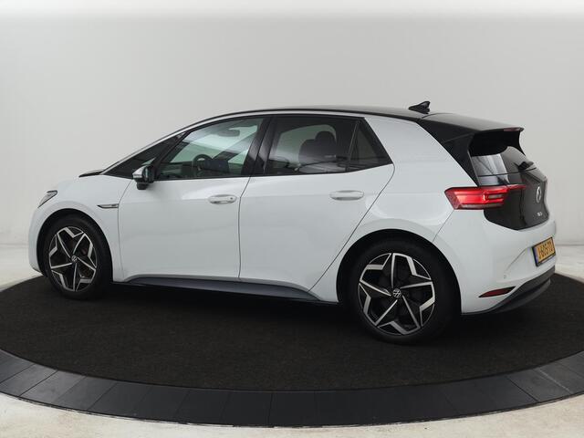 Volkswagen ID.3 First Plus 58 kWh | Stoel & stuurverwarming | Camera | Adaptive cruise | Sfeerverlichting | Carplay | Navigatie | Matrix LED | Parkeerhulp | Sfeerverlichting | Climate control