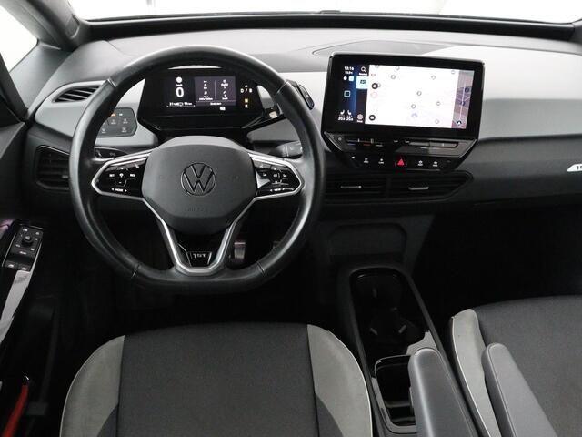 Volkswagen ID.3 First Plus 58 kWh | Stoel & stuurverwarming | Camera | Adaptive cruise | Sfeerverlichting | Carplay | Navigatie | Matrix LED | Parkeerhulp | Sfeerverlichting | Climate control
