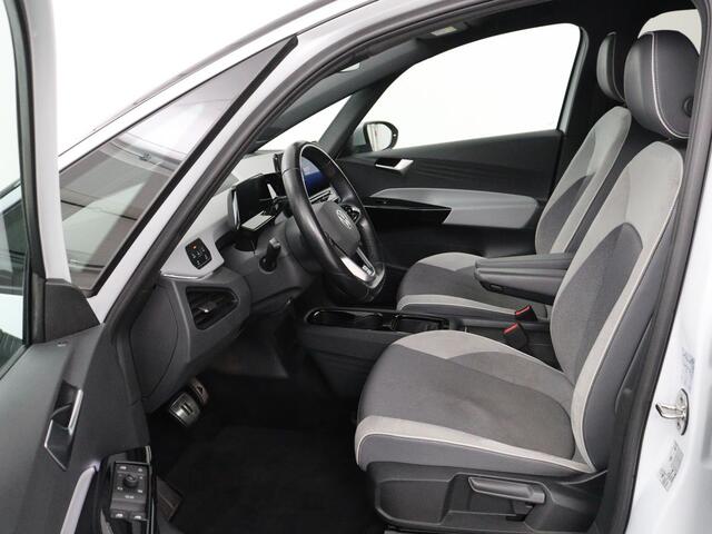 Volkswagen ID.3 First Plus 58 kWh | Stoel & stuurverwarming | Camera | Adaptive cruise | Sfeerverlichting | Carplay | Navigatie | Matrix LED | Parkeerhulp | Sfeerverlichting | Climate control