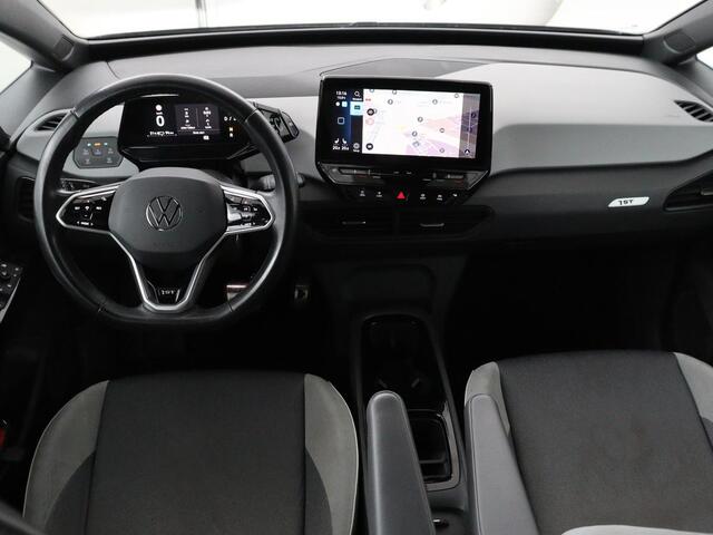 Volkswagen ID.3 First Plus 58 kWh | Stoel & stuurverwarming | Camera | Adaptive cruise | Sfeerverlichting | Carplay | Navigatie | Matrix LED | Parkeerhulp | Sfeerverlichting | Climate control