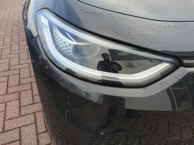 Volkswagen ID.3 First Plus 58 kWh Navigatie / Stoelverwarming / Clima / App-connect / Achteruitrijcamera + Parkeersensoren