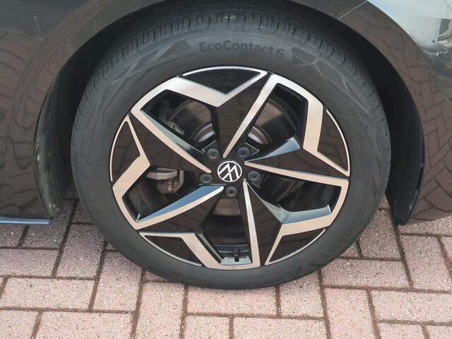 Volkswagen ID.3 First Plus 58 kWh Navigatie / Stoelverwarming / Clima / App-connect / Achteruitrijcamera + Parkeersensoren