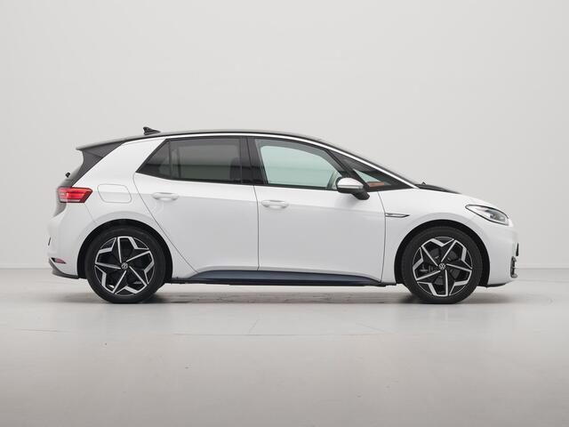 Volkswagen ID.3 First Plus 58 kWh 204pk Trekhaak Navigatie Camera Stoel/Stuurverwarming Acc