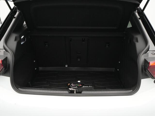Volkswagen ID.3 First Plus 58 kWh 204pk Trekhaak Navigatie Camera Stoel/Stuurverwarming Acc