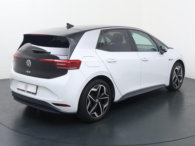 Volkswagen ID.3 First Plus 58 kWh | 204 PK | SoH 85% | Matrix LED | 19" LM velgen | Apple Carplay/Android Auto | Voorstoelen verwarmd |