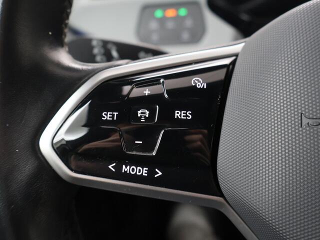 Volkswagen ID.3 First Plus 58 kWh | 204 PK | SoH 85% | Matrix LED | 19" LM velgen | Apple Carplay/Android Auto | Voorstoelen verwarmd |