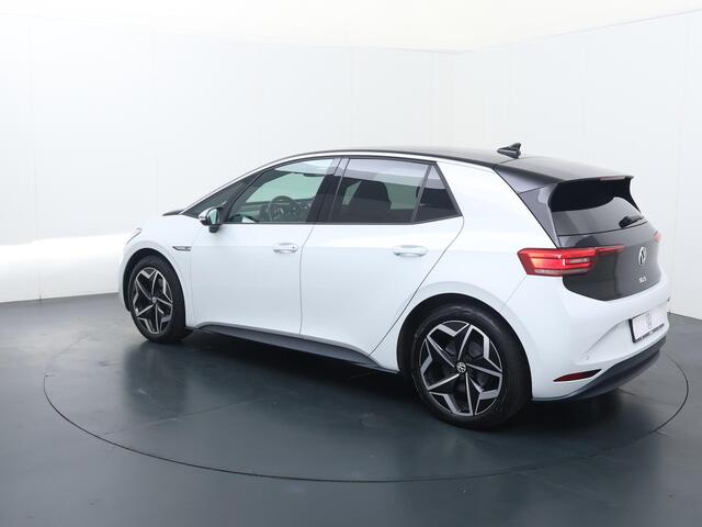 Volkswagen ID.3 First Plus 58 kWh | 204 PK | SoH 91% | Adpative cruise control | Lane assist | Voorstoelen verwarmd | 19" LM velgen |