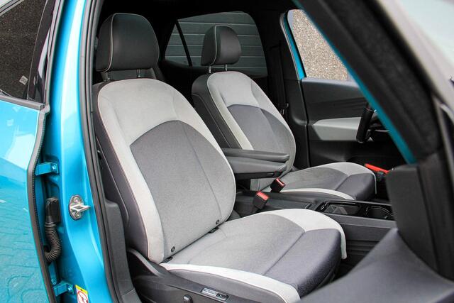 Volkswagen ID.3 Max First Edition | Vol optie!! | Panorama dak | Trekhaak | BTW voertuig | SOH 92%