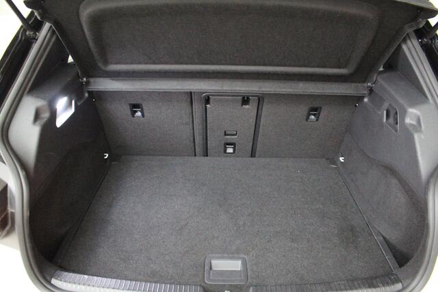 Volkswagen ID.3 First Max 58 kWh Panoramadak | Camera | El. stoelverstelling + massage | IQ-Light