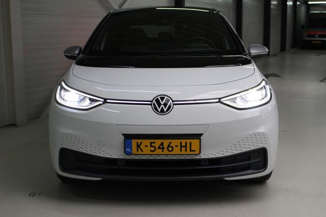 Volkswagen ID.3 First Max 58 kWh Panoramadak | Camera | El. stoelverstelling + massage | IQ-Light