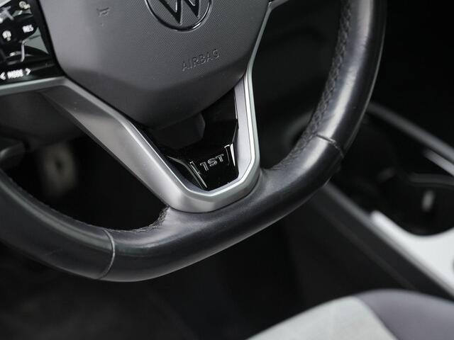 Volkswagen ID.3 First 58 kWh 204 pk | Stuur-/stoelverwarming | Navigatie | Adaptive Cruise | Parkeersensoren voor/achter