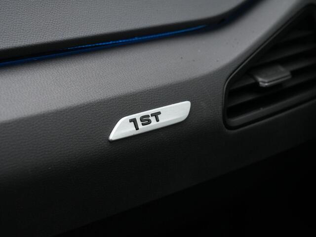 Volkswagen ID.3 First 58 kWh 204 pk | Stuur-/stoelverwarming | Navigatie | Adaptive Cruise | Parkeersensoren voor/achter