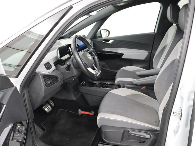 Volkswagen ID.3 First Plus 58 kWh | SOH 90% | Stoel & stuurverwarming | Camera | Adaptive cruise | Sfeerverlichting | Carplay | Navigatie | Keyless | Matrix LED