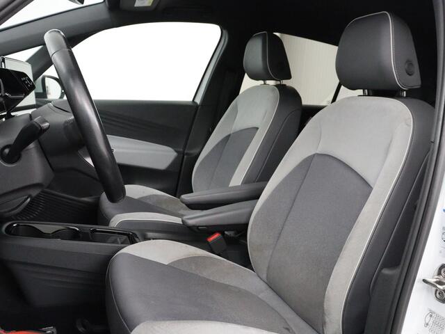 Volkswagen ID.3 First Plus 58 kWh | SOH 90% | Stoel & stuurverwarming | Camera | Adaptive cruise | Sfeerverlichting | Carplay | Navigatie | Keyless | Matrix LED