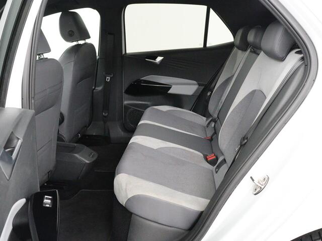 Volkswagen ID.3 First Plus 58 kWh | SOH 90% | Stoel & stuurverwarming | Camera | Adaptive cruise | Sfeerverlichting | Carplay | Navigatie | Keyless | Matrix LED