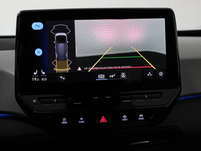 Volkswagen ID.3 First Plus 58 kWh | Navigatie | Apple Carplay/Android Auto | Camera | Parkeersensoren | Adaptive Cruise Control | Full LED Matrix | Stoel- en stuurverwarming | Lichtmetalen velgen | Climate Control