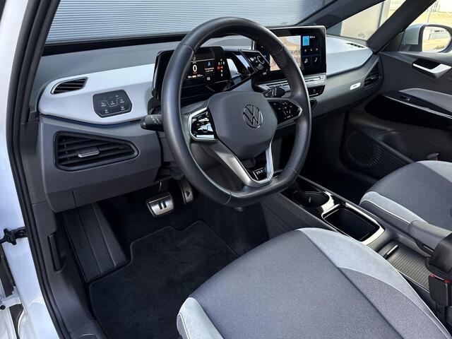 Volkswagen ID.3 First Plus 58 kWh ?SOH 92.7% ?Rijklaarprijs ?Matrix LED ?Full LED ?Alcantara ?Sfeerverlichting ?Navigatie ?Camera ?Lichtmetaal 19" ?Parkeersensoren