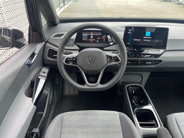 Volkswagen ID.3 Pure 45 kWh 150PK / App Connect / Parkeersensoren V+A / 18'' LMV / VW