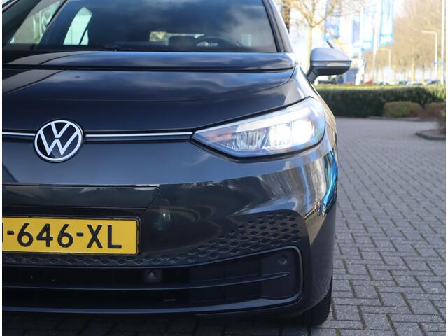 Volkswagen ID.3 First 58 kWh Navi / Climate / Stoelverw / DAB / Trekh All season banden