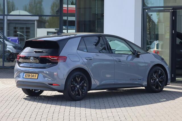 Volkswagen ID.3 Pro Limited Edition 59 kWh 204PK / 150kW, Steunhaak (voor fietsendrager), 19" 'Bergen' LMV, LED Matrix koplampen (IQ.Lights), dynamische grootlichtassistent (dynamic light assist), navigatie, Apple Carplay & Android Auto, DAB+, achteruitrijcamera (rear vi