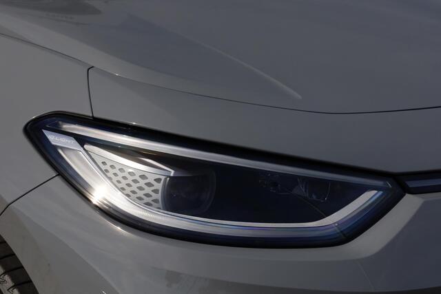 Volkswagen ID.3 Pro Limited Edition 59 kWh 204PK / 150kW, Steunhaak (voor fietsendrager), 19" 'Bergen' LMV, LED Matrix koplampen (IQ.Lights), dynamische grootlichtassistent (dynamic light assist), navigatie, Apple Carplay & Android Auto, DAB+, achteruitrijcamera (rear vi