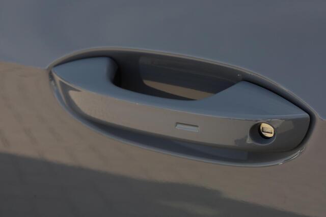 Volkswagen ID.3 Pro Limited Edition 59 kWh 204PK / 150kW, Steunhaak (voor fietsendrager), 19" 'Bergen' LMV, LED Matrix koplampen (IQ.Lights), dynamische grootlichtassistent (dynamic light assist), navigatie, Apple Carplay & Android Auto, DAB+, achteruitrijcamera (rear vi