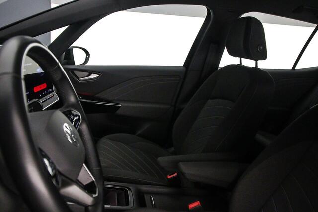 Volkswagen ID.3 Pure Oranje Edition 170pk Automaat Adaptive cruise control, LED koplampen, Navigatie, Parkeersensoren, Stuurwiel verwarmd, App connect, Stoelverwarming