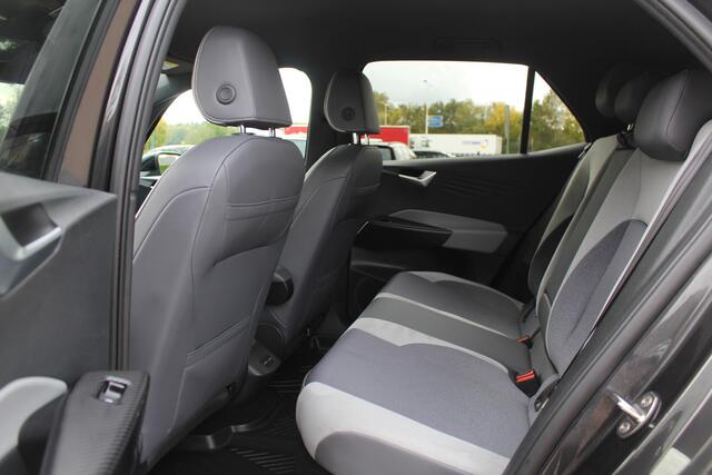 Volkswagen ID.3 First 58 kWh / SOH 93,5% / Camera / Keyless / Matrix LED / Interieurvoorverwarming / 19'' / DAB / Navigatie / ACC / Stoel+Stuurverwarming