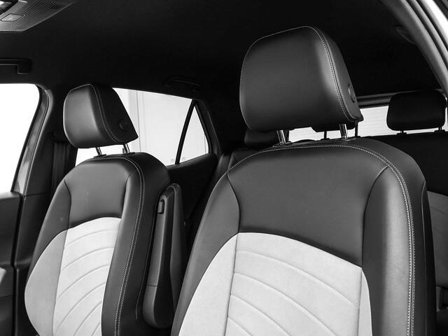 Volkswagen ID.3 Pro Edition 58 kWh 204pk · Camera · Keyless · Stuur-& Stoelverwarming · Apple/Android Car Play · Sfeerverlichting · ACC · Gratis onderhoud & APK t/m 01-05-2030