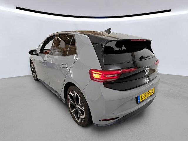 Volkswagen ID.3 First Plus 58 kWh | IQ.Light | Trekhaak | Camera | 19" | Navi