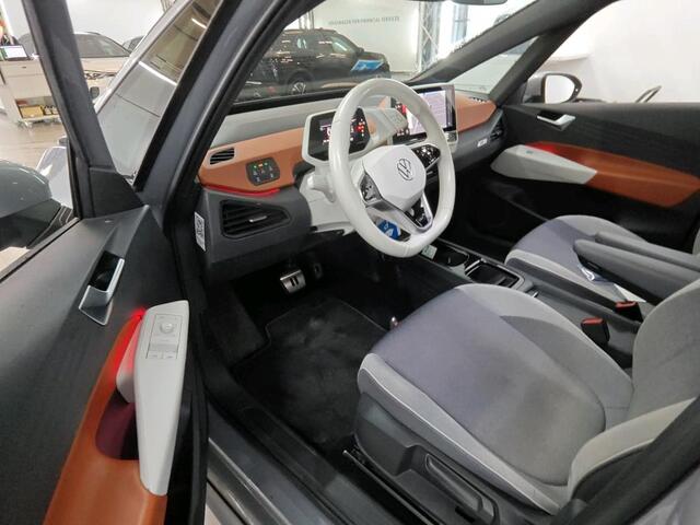 Volkswagen ID.3 First Plus 58 kWh | IQ.Light | Trekhaak | Camera | 19" | Navi