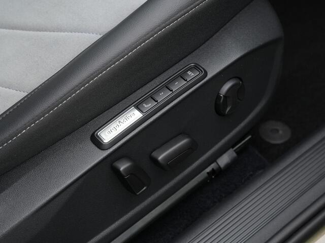 Volkswagen ID.3 Pro S Business 77 kWh 204 pk | Adaptief onderstel | IQ Light | Geheugen-/massagestoelen | Stuur-/stoelverwarming | Achteruitrijcamera