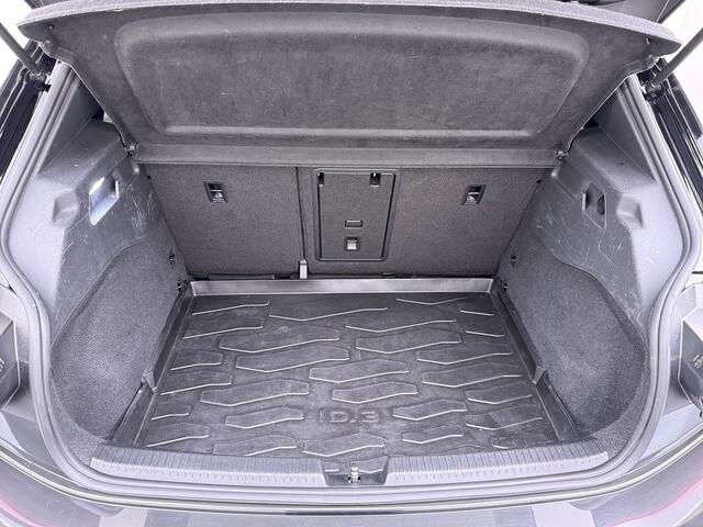 Volkswagen ID.3 First Plus 62kWh Trekhaak Navi-Pro Adap.Cruise Camera Matrix led 19" Ecc Apple Carplay Android Auto SOH 91% Stoel+Stuurverwarming Lmv Privacy Glas Keyless Rijstrooksensor Origineel Nederlandse Auto ¤ 44.000 nieuw!