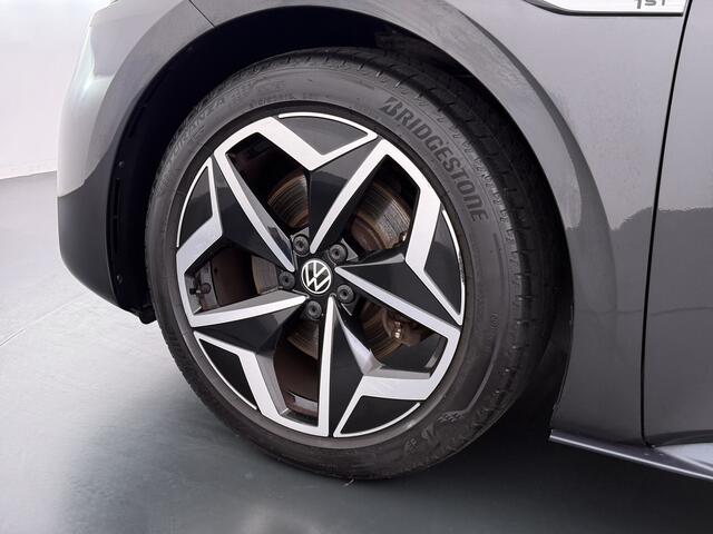 Volkswagen ID.3 First Plus 62kWh Trekhaak Navi-Pro Adap.Cruise Camera Matrix led 19" Ecc Apple Carplay Android Auto SOH 91% Stoel+Stuurverwarming Lmv Privacy Glas Keyless Rijstrooksensor Origineel Nederlandse Auto ¤ 44.000 nieuw!