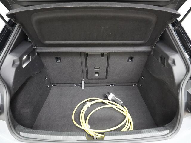 Volkswagen ID.3 First Plus 58 kWh | IQ.Light | Camera | Navigatie | Stoel/Stuurverw. 186