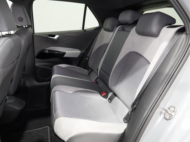 Volkswagen ID.3 First Plus 58 kWh | IQ.Light | Camera | Navigatie | Stoel/Stuurverw. 186
