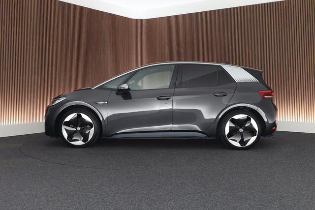 Volkswagen ID.3 First Max 204pk 58 kWh Trekhaak Panoramadak Matrix LED Camera Stoelverwarming Navigatie