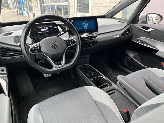 Volkswagen ID.3 First Plus 58 kWh / 93% SOH/ AUTOMAAT/ CAMERA/ PARK. SENSOREN/ IQ. LIGHT/ KEYLESS/ STOEL-STUURVERWARM./ APP CONNECT/ ADAPT. CRUISE/ NAVI/ CLIMA/ DAB/ 19" LMV