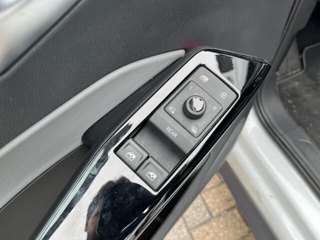 Volkswagen ID.3 First Plus 58 kWh / 93% SOH/ AUTOMAAT/ CAMERA/ PARK. SENSOREN/ IQ. LIGHT/ KEYLESS/ STOEL-STUURVERWARM./ APP CONNECT/ ADAPT. CRUISE/ NAVI/ CLIMA/ DAB/ 19" LMV