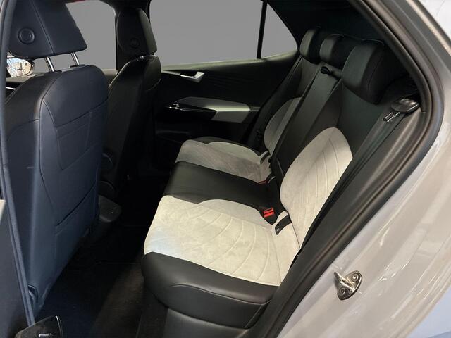 Volkswagen ID.3 Pro 58 kWh · SOH 94.9% · Apple/Android Car Play · Stoelverwarming · Navigatie · P-Sensoren · Sfeerverlichting · 18'' Inch ·