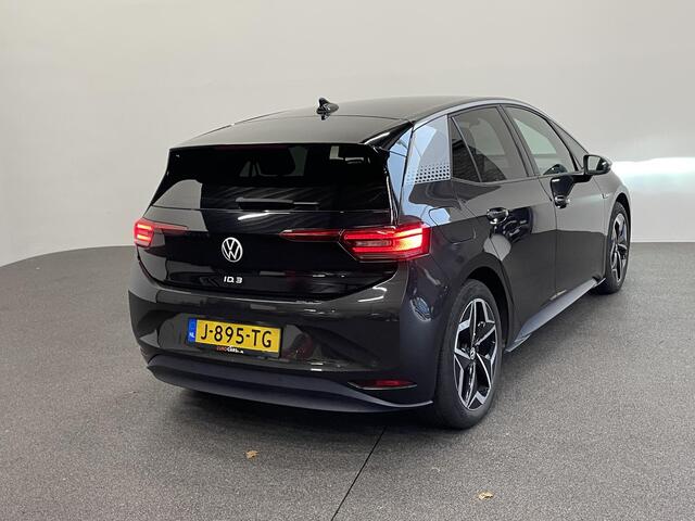 Volkswagen ID.3 First Plus 58 kWh Navigatie Apple Carplay/Android Auto Adaptive Cruise Control Camera Parkeersensoren Stoel- en stuurverwarming Lichtmetalen velgen Climate Control