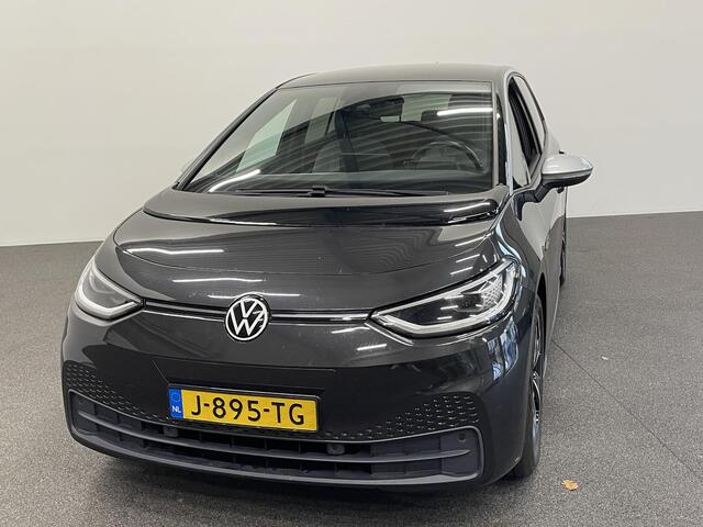 Volkswagen ID.3 First Plus 58 kWh Navigatie Apple Carplay/Android Auto Adaptive Cruise Control Camera Parkeersensoren Stoel- en stuurverwarming Lichtmetalen velgen Climate Control